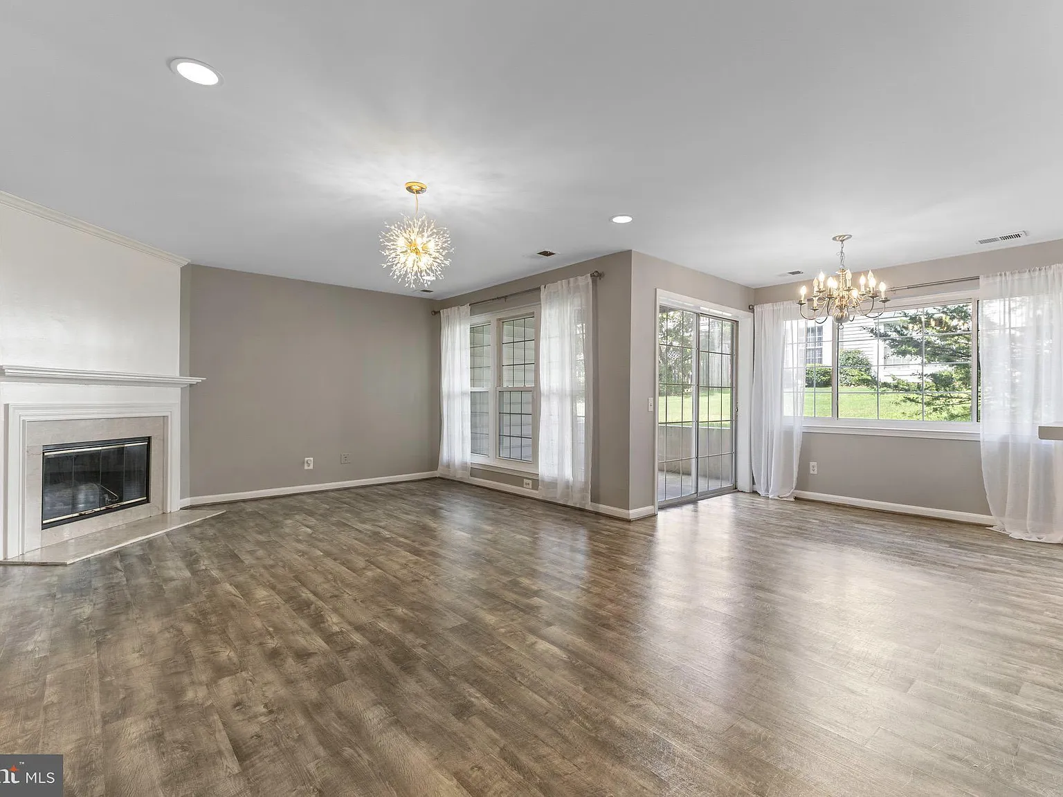 2 bed, 1047 sqft, $2,450 — Photo 4