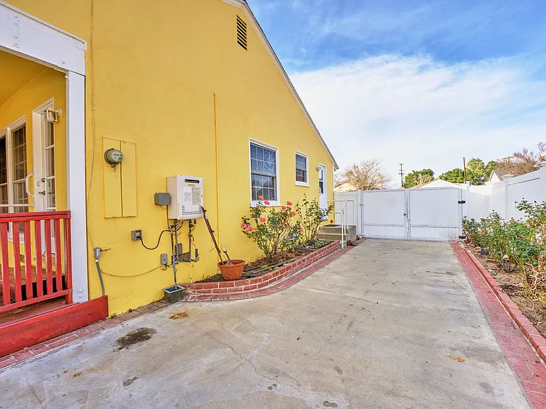20758 Stephanie Dr — Photo 28