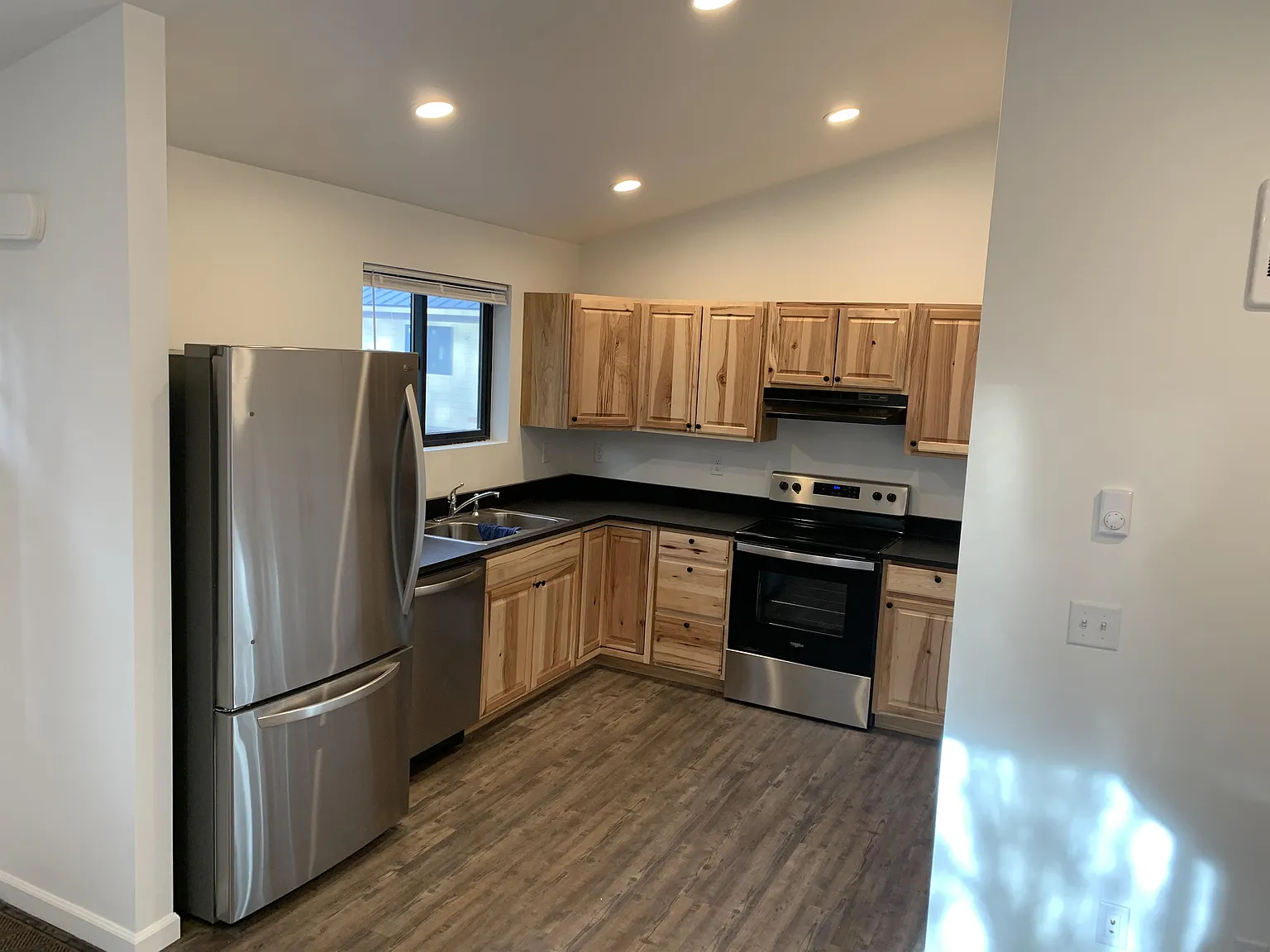 416 Maple Drive - B — Photo 2