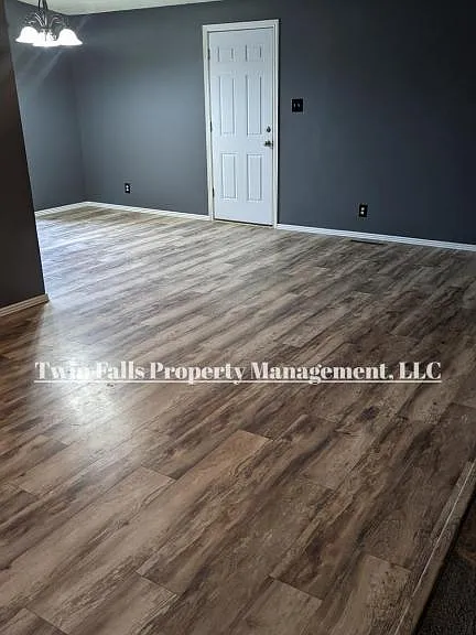 2121 Sherry Cir — Photo 4