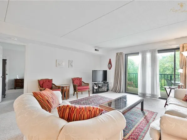 650 E Greenwich Ave APT 6-404, West Warwick, RI 02893