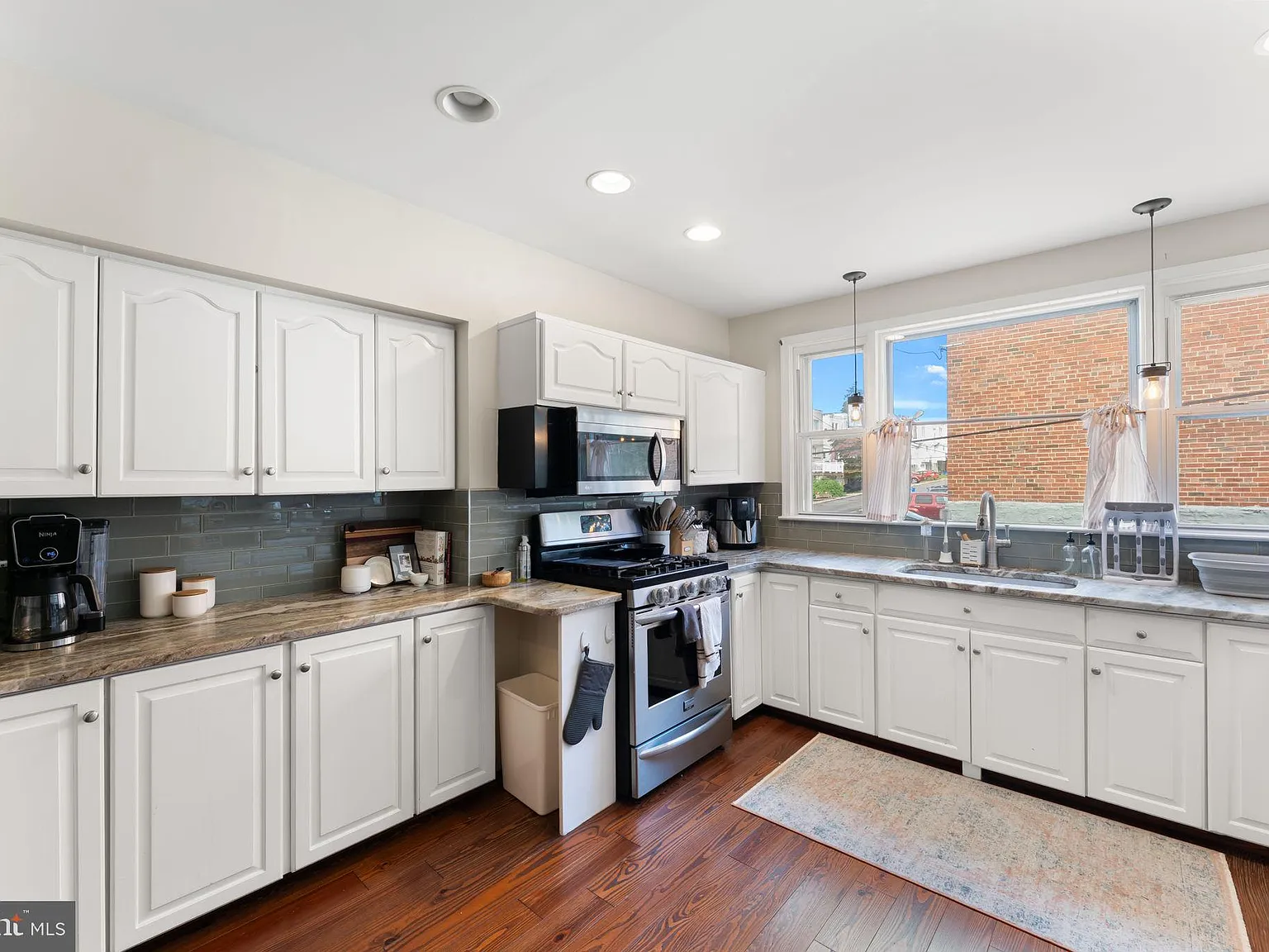 3 bed, 1.5 bath, 1484 sqft, $2,095 — Photo 4