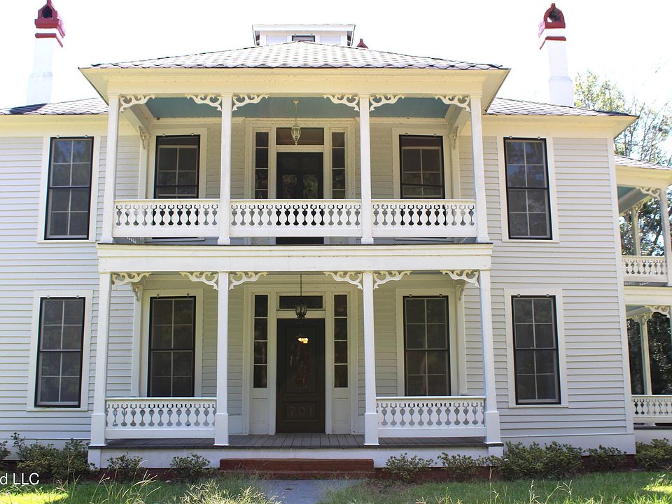 1st image of 701 E Holly St