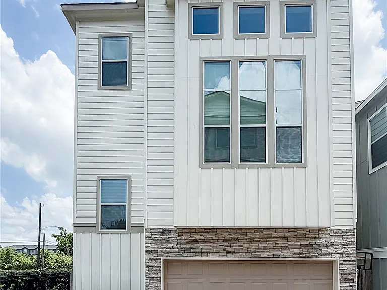 1803 Crestdale Dr — Photo 2