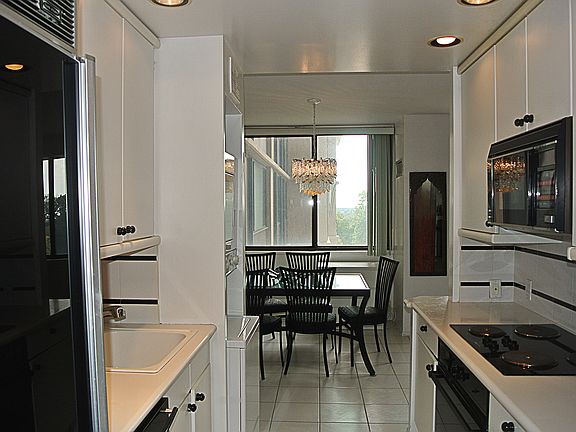 3rd image of 27010 Grand Central Pkwy APT 3S