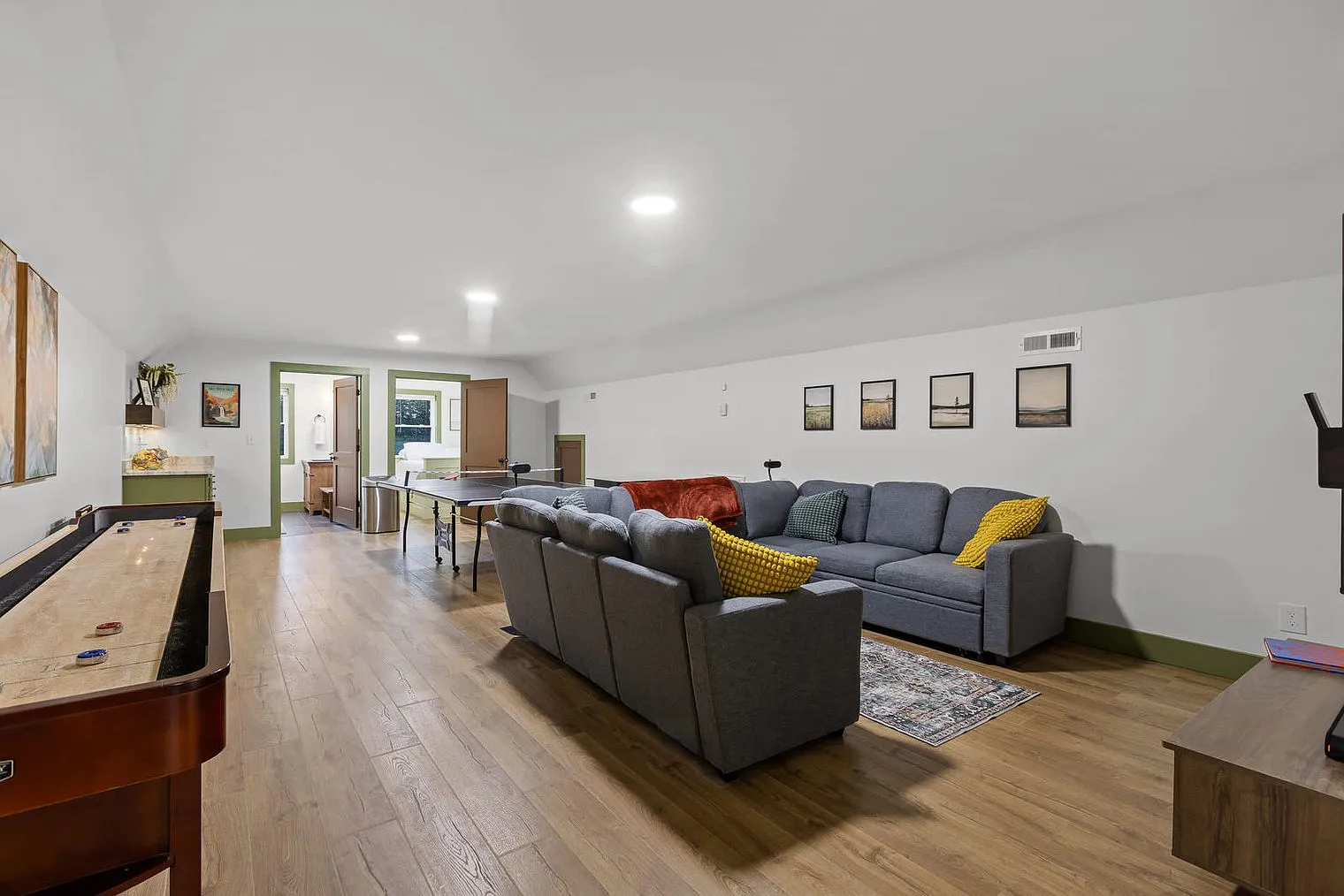 5 bed, 3.0 bath, 2572 sqft, $12,827 — Photo 4