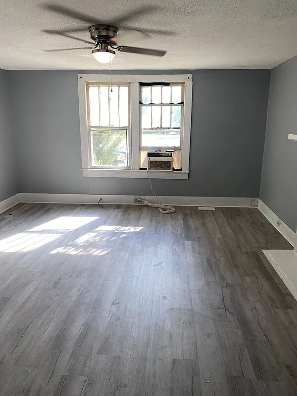 2 bed, 1.0 bath, 1000 sqft, $900 — Photo 2