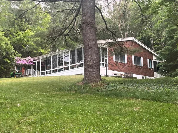 1952 Glenwood Rd, Vestal, NY 13850