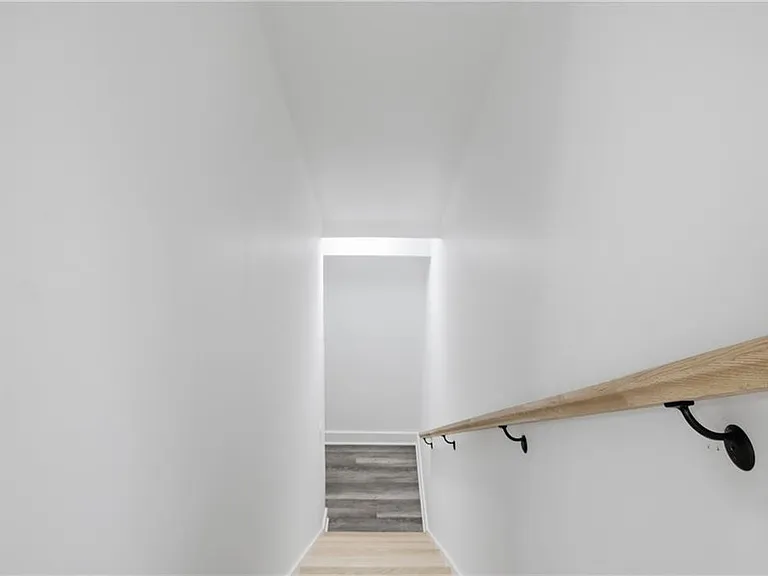 230 Pinebridge Ct — Photo 32