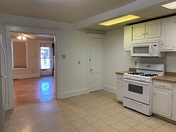 5th image of 2433 Penn St
