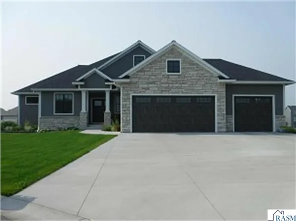 38 Prairie Ct, North Mankato, MN 56003