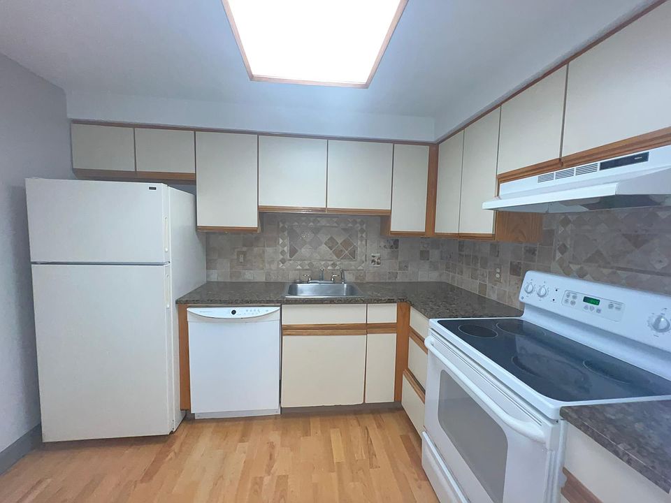 1st image of 1380-1390 East St #1380-402