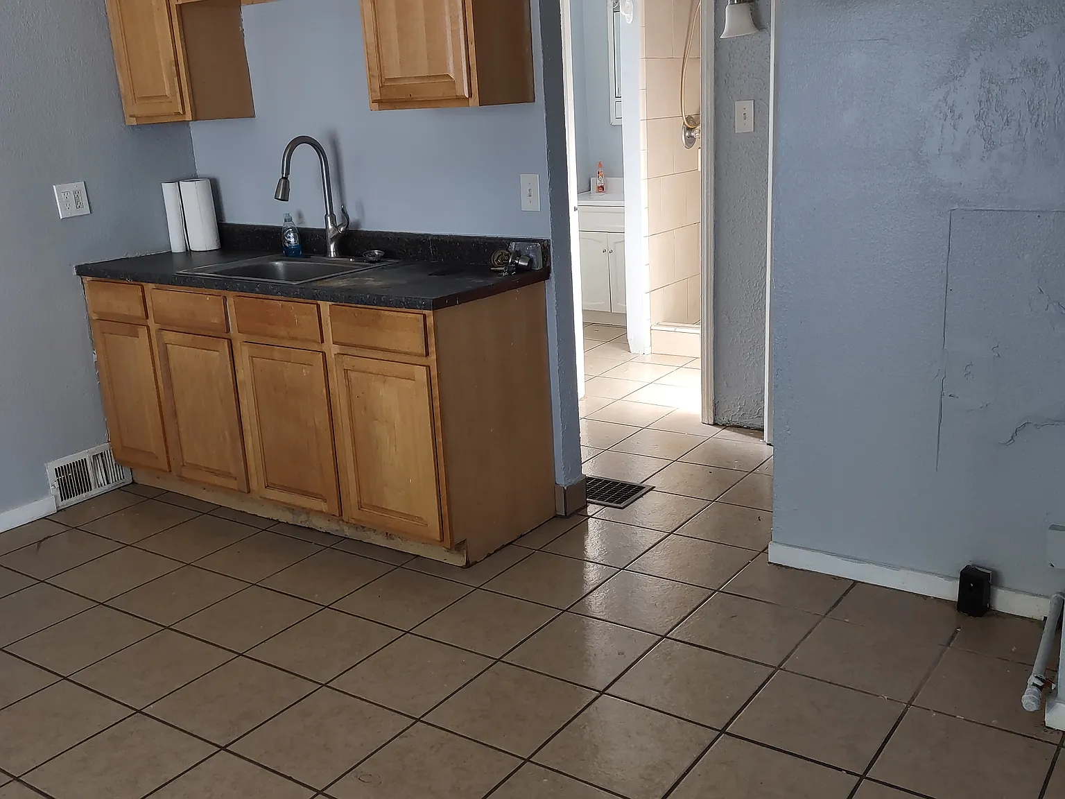 3 bed, 840 sqft, $1,450 — Photo 3