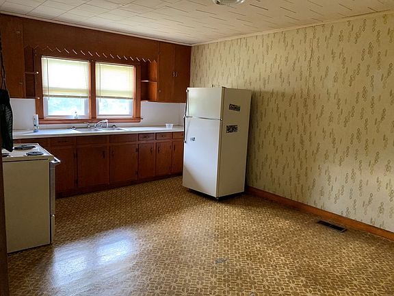 3rd image of 144 Rolling Hills Dr