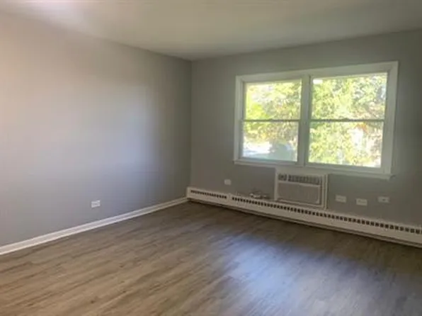 390 Executive Dr, Carol Stream, IL