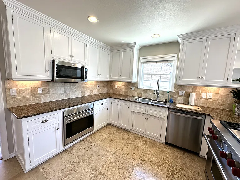 604 Village Ct — Photo 31