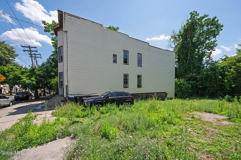 4th image of 292 Sheridan Avenue