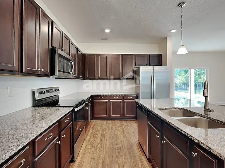 5807 Hampton Creek Rd — Photo 3