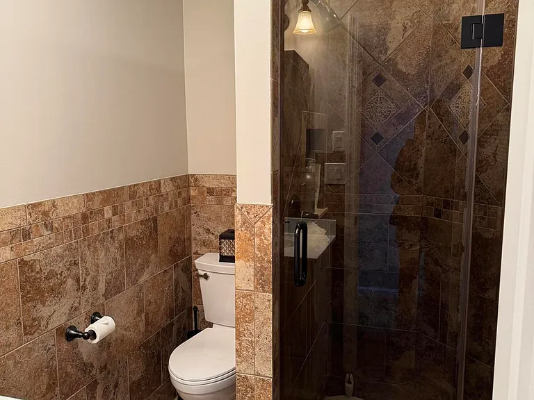 107 Bond Ave — Photo 6