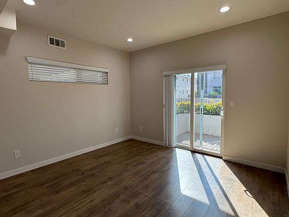 3rd image of 5124 Denny Ave #5124