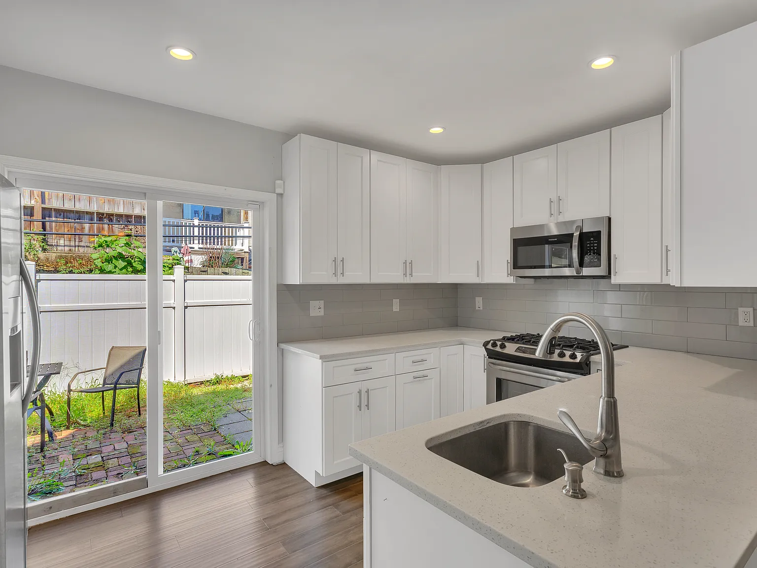 3 bed, 1.5 bath, 1194 sqft, $3,250 — Photo 4