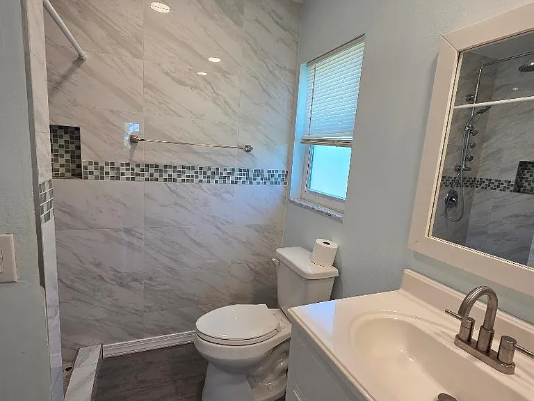 549 La Gorce Dr — Photo 42