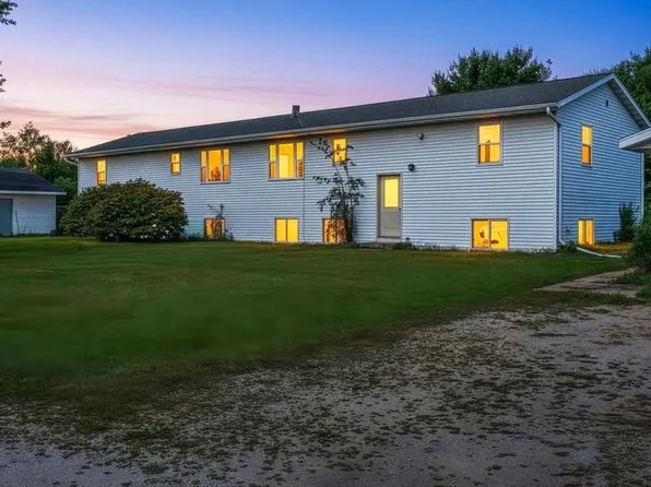 N1565 Lyman Rd, Waupaca, WI 54981