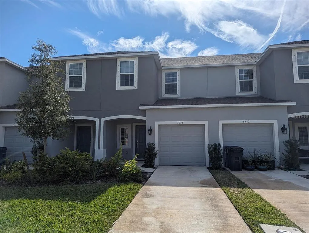 3 bed, 2.5 bath, 1407 sqft, $2,375 — Photo 1