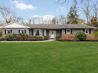 10 Andrea Ln, Smithtown, NY 11787