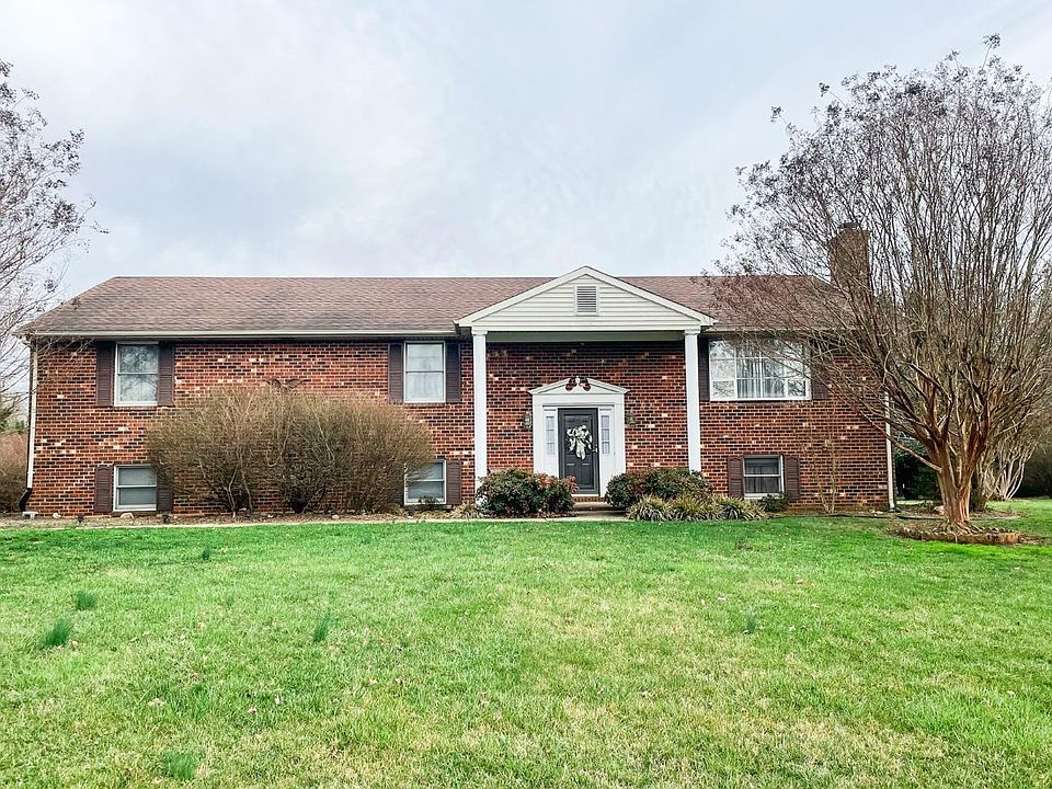 1st image of 300 Meadows Dr