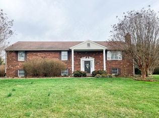 300 Meadows Dr, Forest, VA 24551