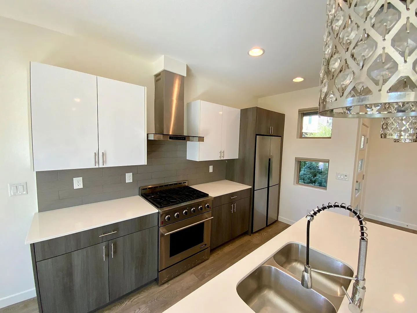 Stunning Home with Great Views — Photo 4