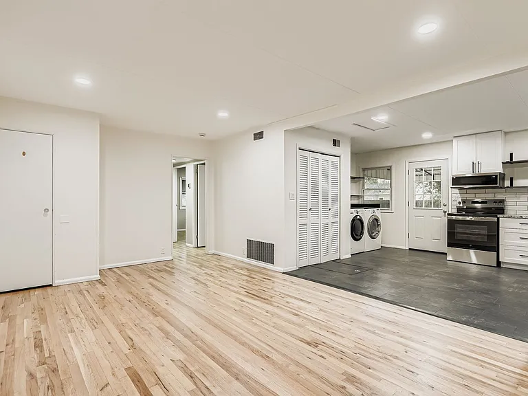605 E Saint Elmo Ave — Photo 12