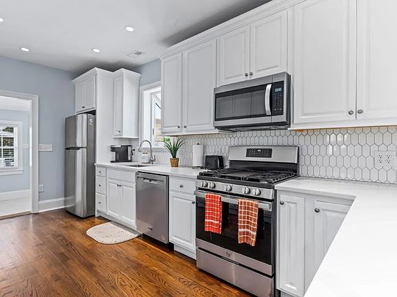 5th image of 54 Wesley Rd #B