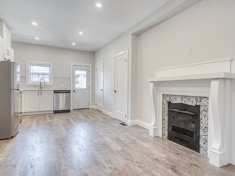 37 Garfield Ave N #1 — Photo 1