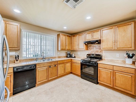 5th image of 7725 Brilliant Forest St