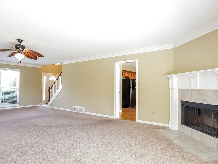 300 N Ericson Rd — Photo 3