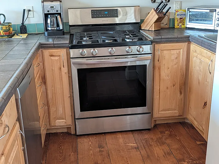 Full Kitchen in barn apartment