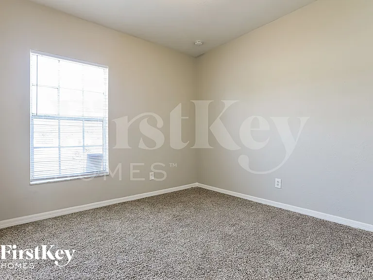 3169 N Biscayne Dr — Photo 12