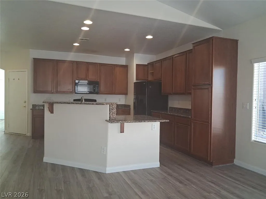 4 bed, 2.5 bath, 2079 sqft, $1,899 — Photo 3