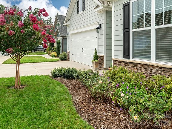 3rd image of 743 Summerfield Pl