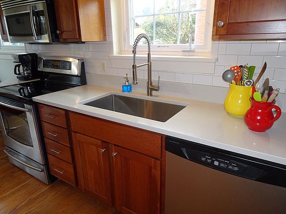 5th image of 135 Wilden St