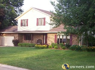 4 Deer Hollow Dr, Coal Valley, IL 61240