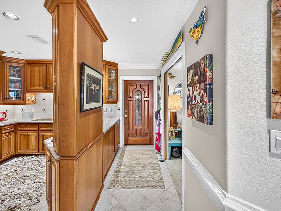 5th image of 30 Moreno Point Rd Penthouse 703A