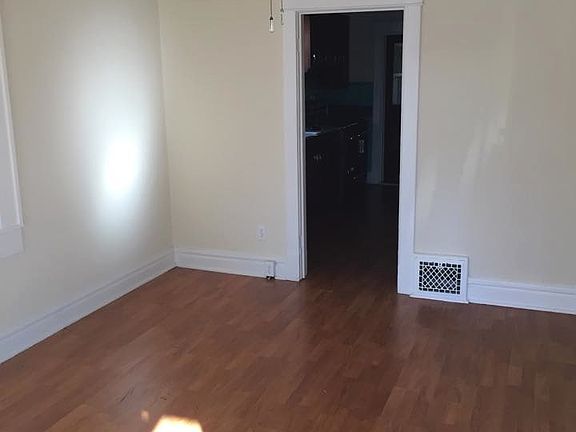 2nd image of 1224 W Hayward Ave