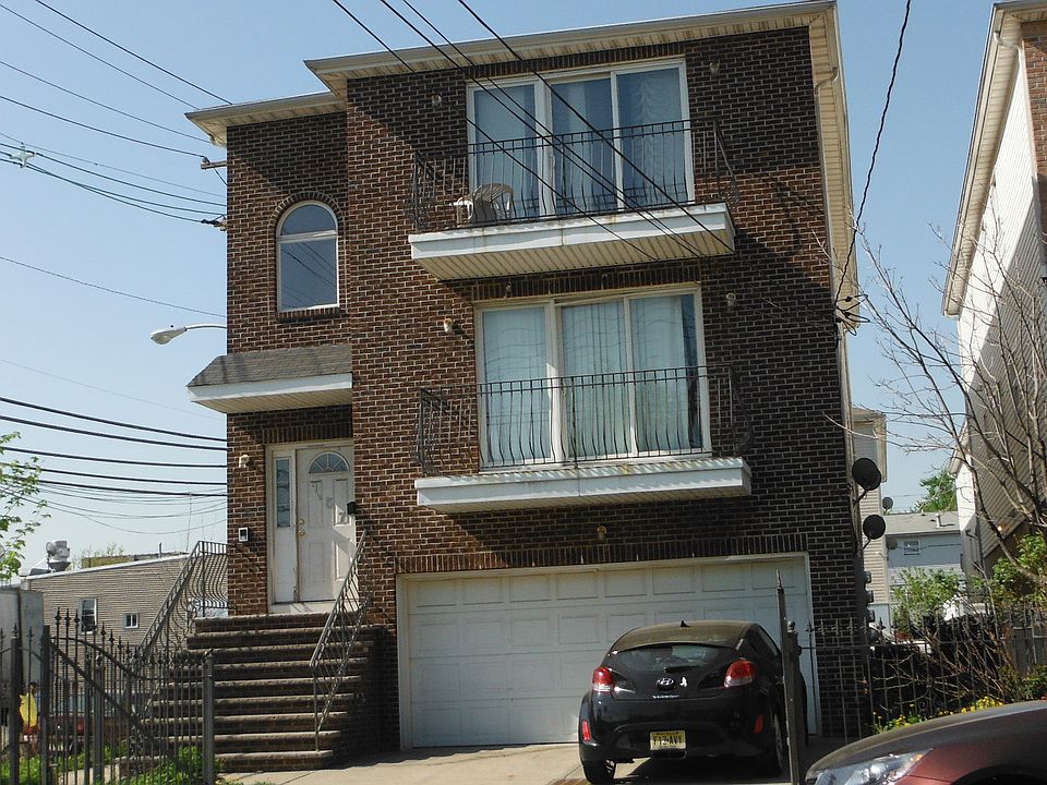 2nd image of 157 Murray St