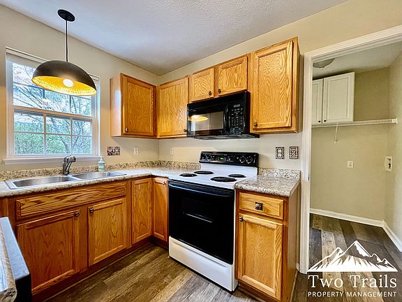 5th image of 257 Wiltshire Cir