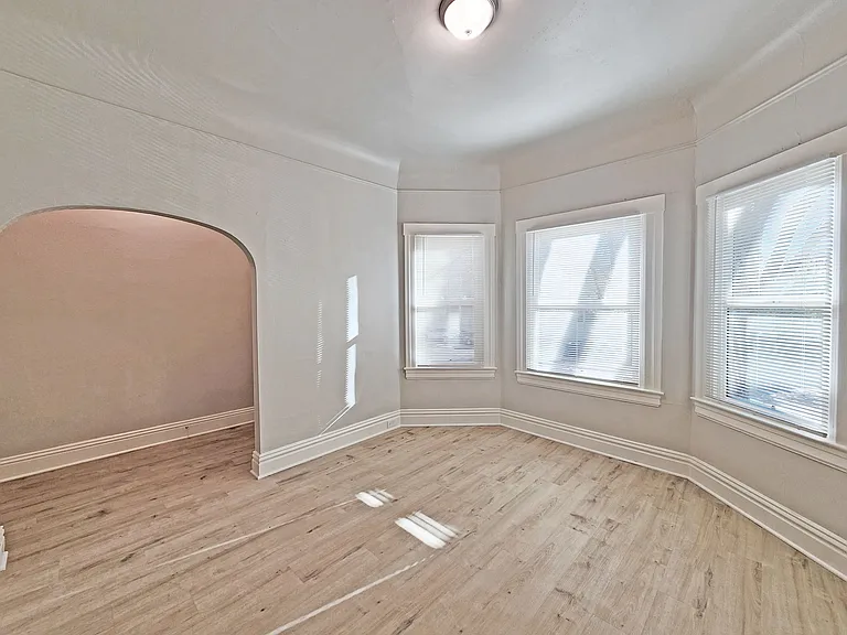 811 V St — Photo 5