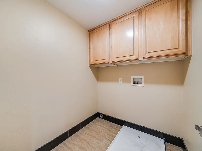 11761 Fricker Ave — Photo 24