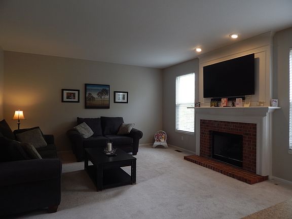 4th image of 2327 Harvester Dr